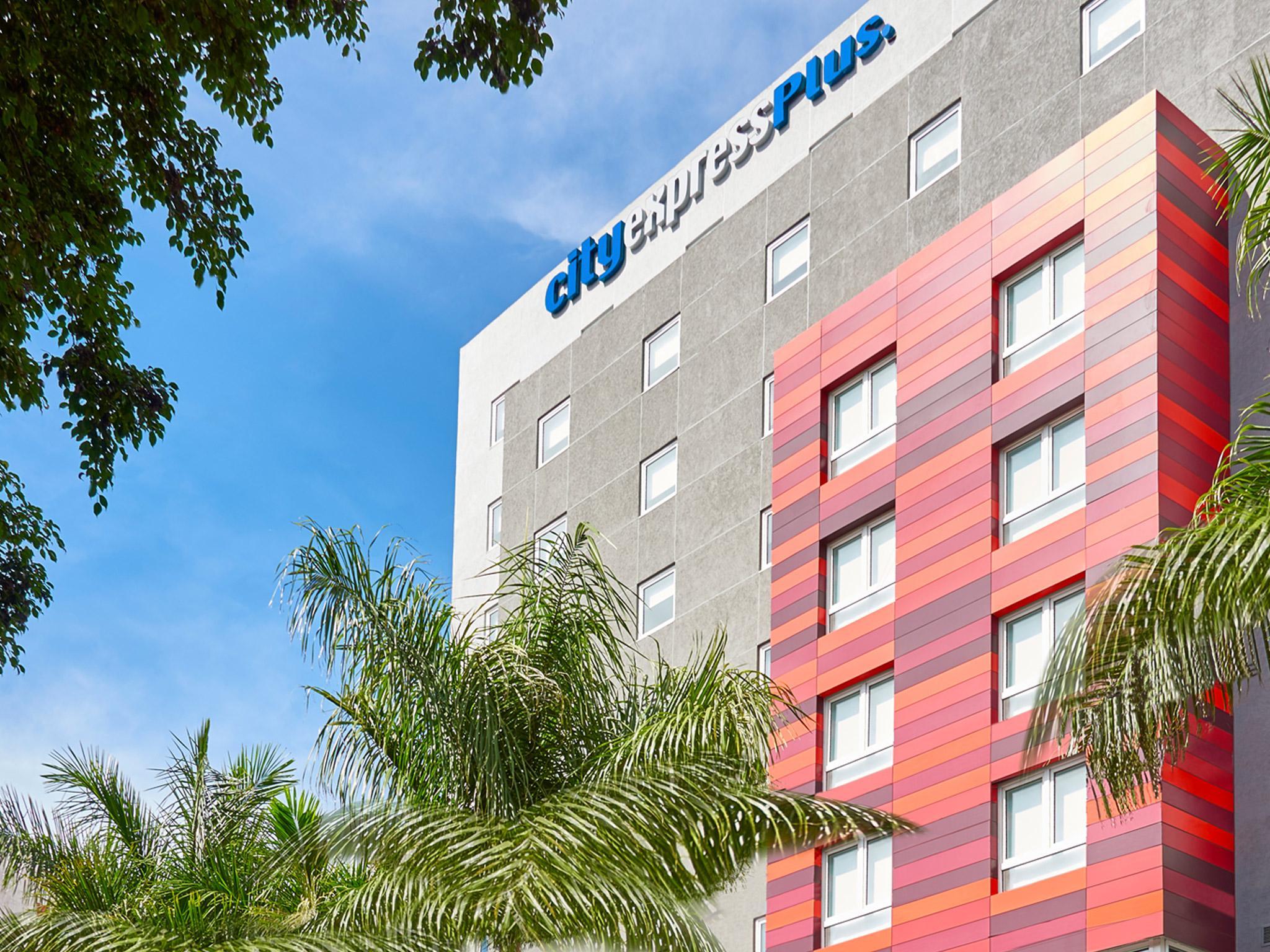 City Express Plus By Marriott Guadalajara Expo Запопан Екстериор снимка