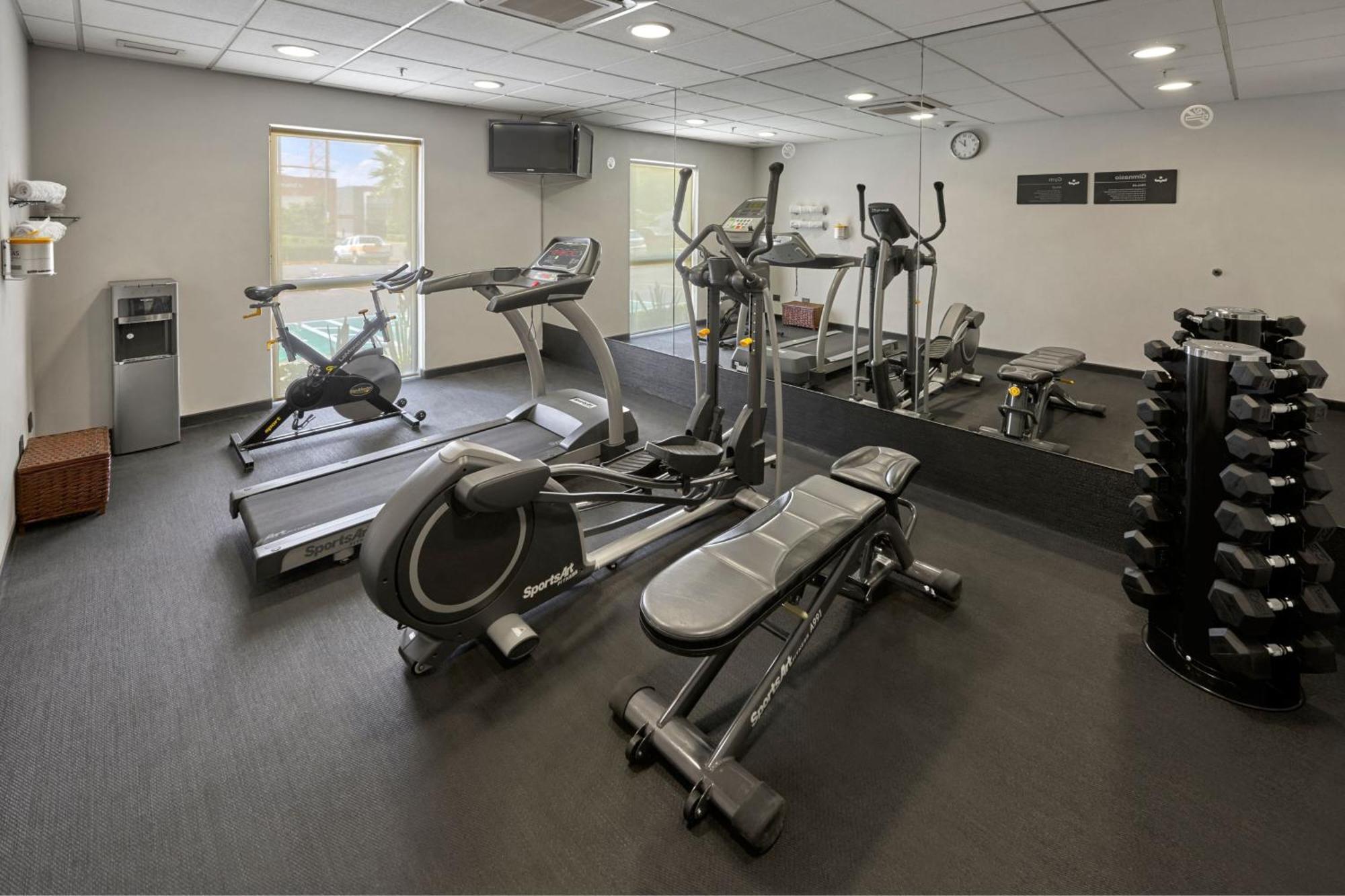City Express Plus By Marriott Guadalajara Expo Запопан Екстериор снимка