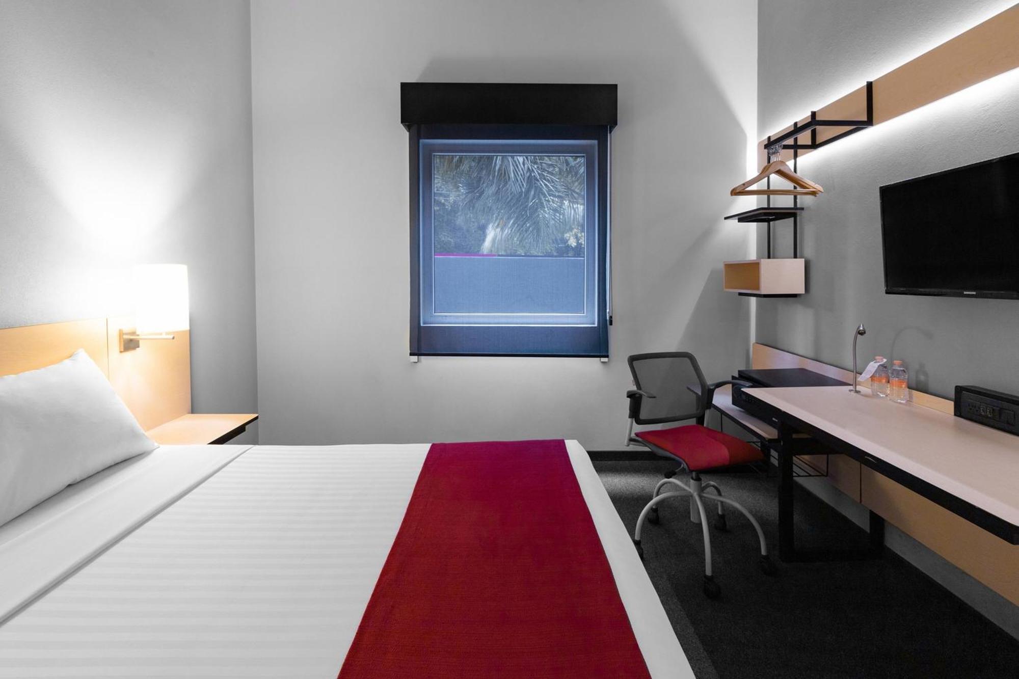 City Express Plus By Marriott Guadalajara Expo Запопан Екстериор снимка