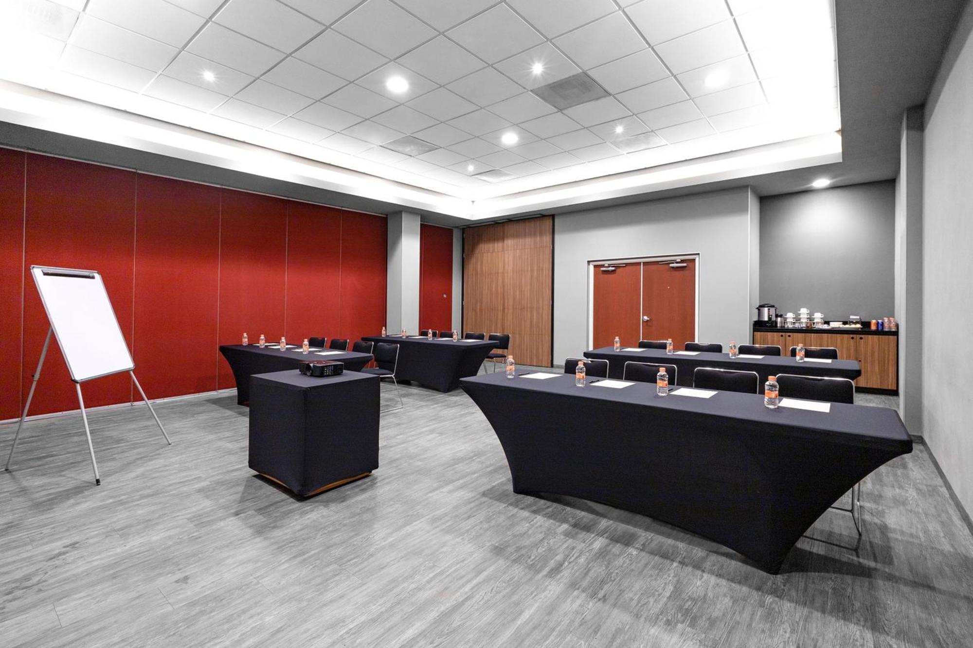 City Express Plus By Marriott Guadalajara Expo Запопан Екстериор снимка
