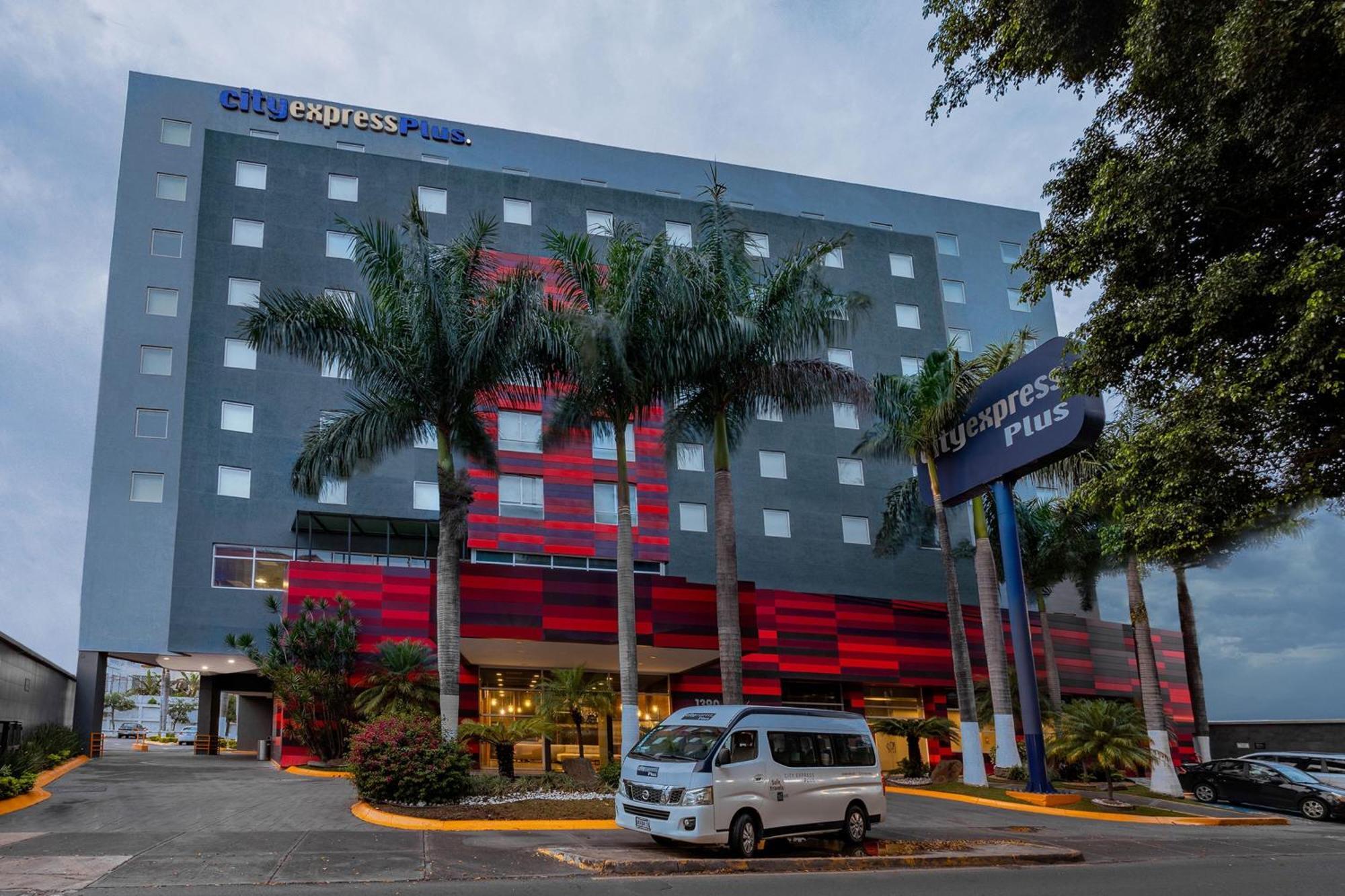 City Express Plus By Marriott Guadalajara Expo Запопан Екстериор снимка