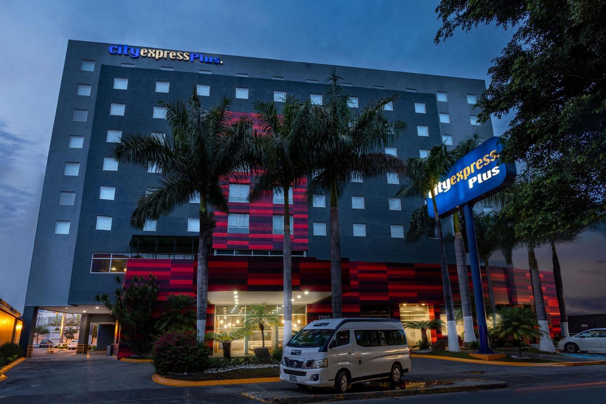 City Express Plus By Marriott Guadalajara Expo Запопан Екстериор снимка